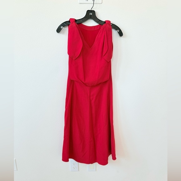 Valentino Red Vneck Shoulder bow tie sleeveless  Midi dress 4 - Picture 4 of 9